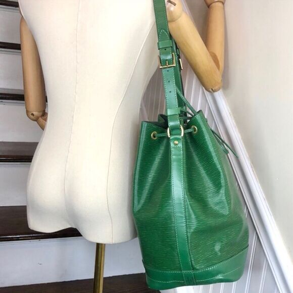 LOUIS VUITTON Green Epi Leather Noe GM Drawstring Bucket Shoulder Bag RARE VTG - Picture 4 of 17